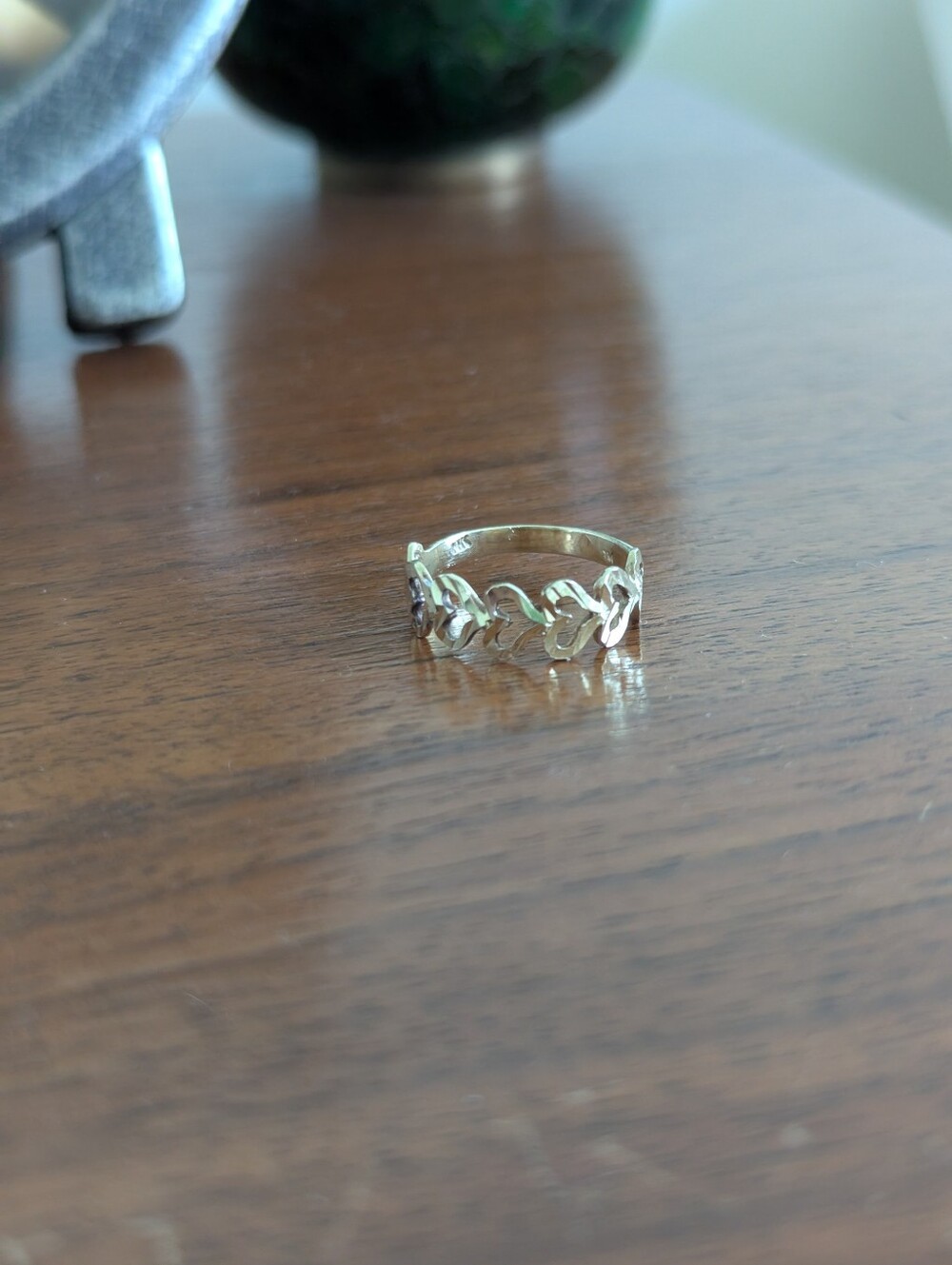 14K Yellow Gold Heart Band Ring | Dainty Stackable Fine Jewelry | Size 5 - Picture 4 of 7